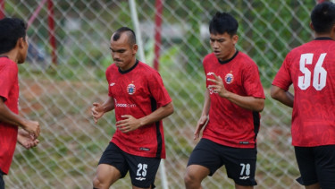 Riko Simanjuntak dan Witan Sulaeman dalam latihan Persija