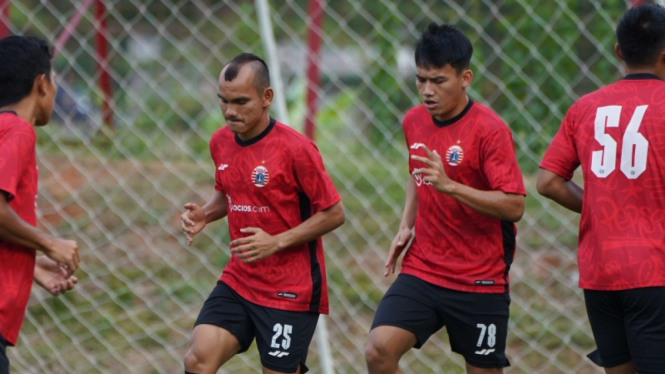 Riko Simanjuntak dan Witan Sulaeman dalam latihan Persija