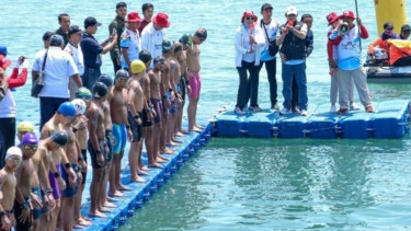 Kejuaraan Internasional Renang Laut di Lamongan