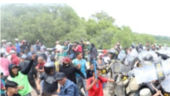 Bentrok warga Rempang dengan polisi