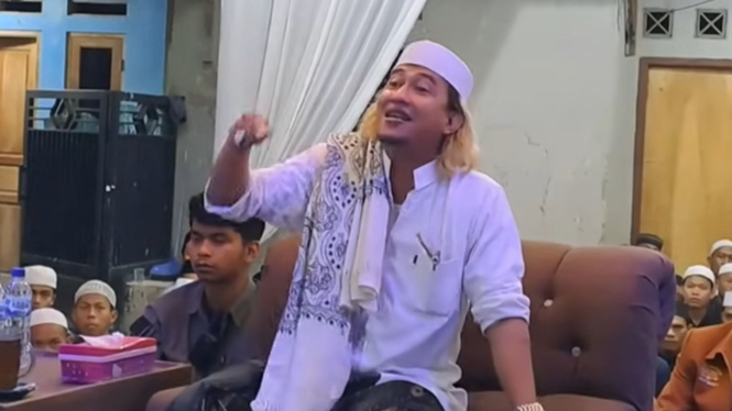 Pimpinan Pondok Pesantren Tajul Alawiyyin Bogor, Habib Bahar bin Smith