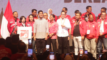 Ketua Umum PSI Kaesang Pangarep bersama pengurus DPP PSI