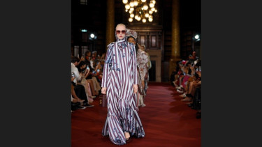 Benang Jarum di panggung London Fashion Week