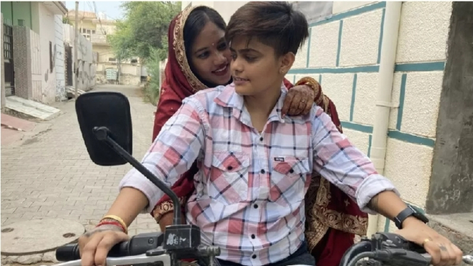 Pasangan LGBTQ di India