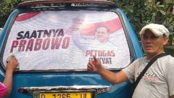 Stiker 'Saatnya Prabowo' muncul di angkot Kota Depok
