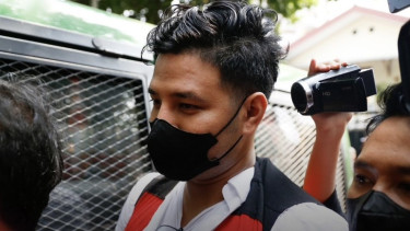 Artis sinetron, Ammar Zoni, ditangkap karena kasus narkoba.
