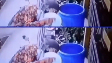 Viral Pedagang Somay Lakukan Hal Menjijikan 