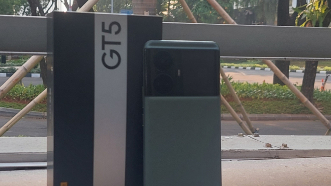Realme GT5.