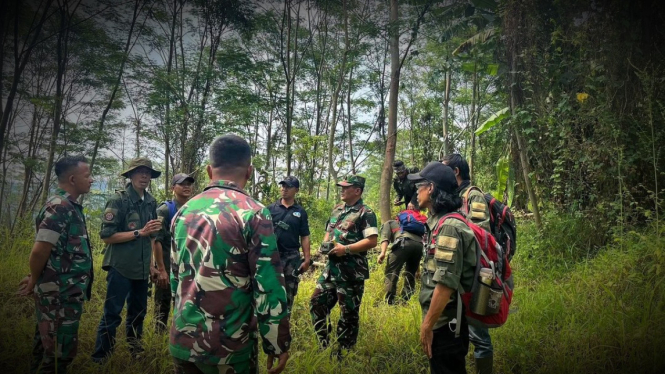 VIVA Militer: Pasukan Denharrahlat Kostrad TNI sisir Gunung Sanggabuana.