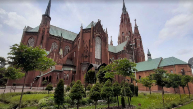 Gereja Basilika St. Mary di Dabrowa Gornicza