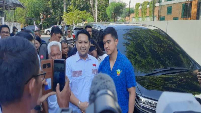 Ketua Umum PSI Kaesang Pangarep kunjungi markas Bara JP.