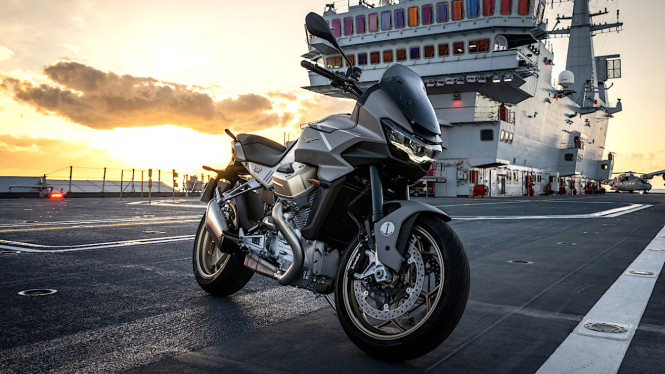 VIVA Otomotif: Moto Guzzi V100 Mandello Aviazione Navale