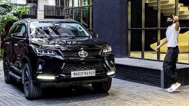 VIVA Otomotif Aktor Ranveer Singh beli Toyota Fortuner seharga Rp1 miliar