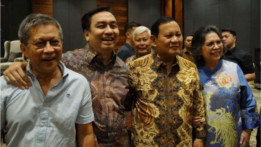 Prabowo bersama Effendi Simbolon dan Rocky Gerung di Ultah Luhut