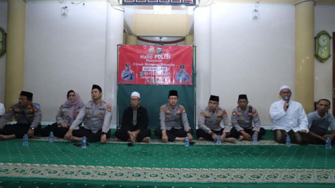 Polres Metro Jakarta Selatan dan Polsek Mampang gelar Jumat Curhat