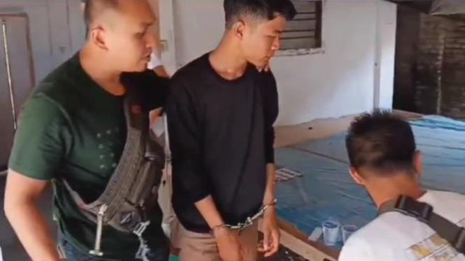 Polsek Pringsewu Kota menangkap pelaku pencurian ratusan voucher internet