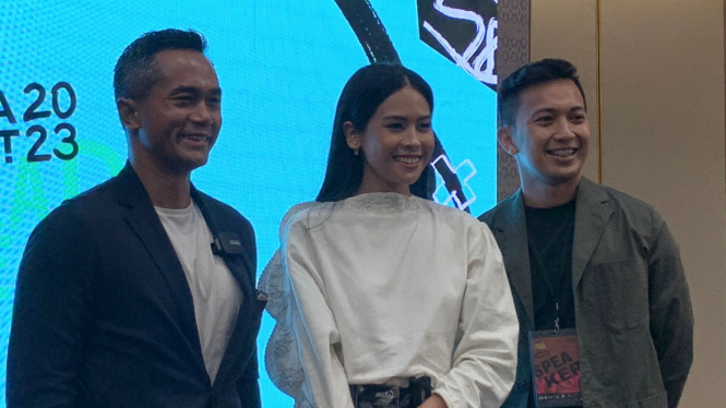 Anindya Bakrie dan Maudy Ayunda di Ideafest 2023.