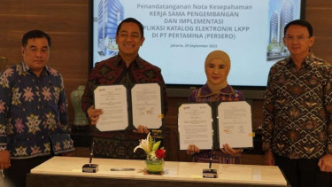 Penandatanganan MoU, Ketua LKPP RI dengan Dirut Pertamina. Ahok Ikut Saksikan