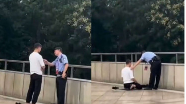 Pria Uzbekistan yang dihalangi sholat oleh polisi China