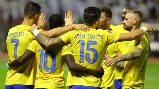 Pemain Al Nassr Merayakan Gol