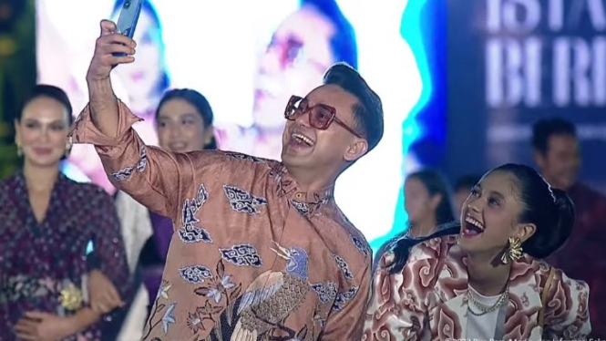 Ramzi dan putrinya di acara Istana Berbatik