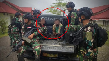 VIVA Militer: 2 penyerang rumah warga diringkus Satgas Yonif 310 Kidang Kencana.