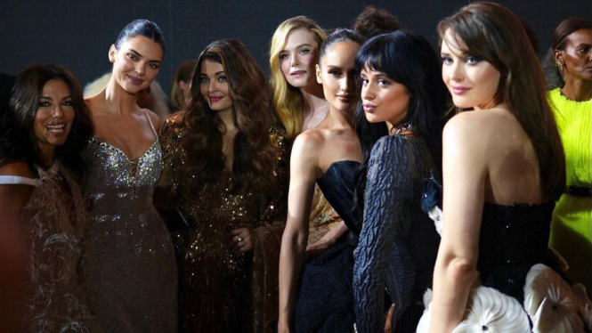  Cinta Laura dengan Kendall Jenner dan Camila Cabello