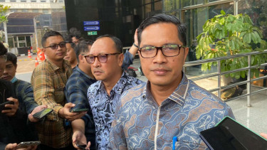 Febri Diansyah dan Rasamala Aritonang memenuhi panggilan KPK