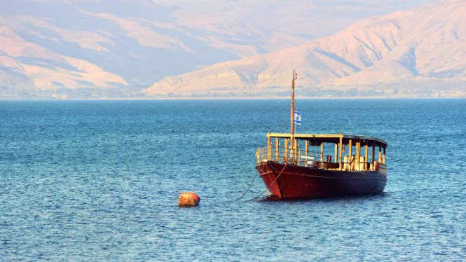 Danau Thabariyah atau Laut Galilea atau Danau Tiberias.