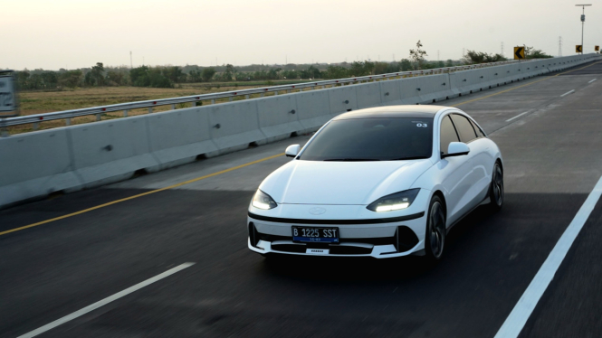 Test drive Ioniq 6 melewati jalan tol Trans-Jawa