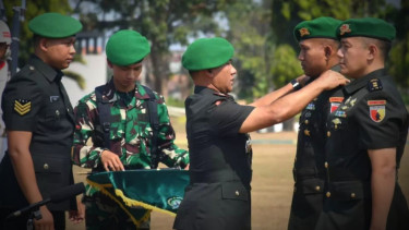 VIVA Militer: Serah terima jabatan Komandan Yonif 511 Badak Hitam TNI.
