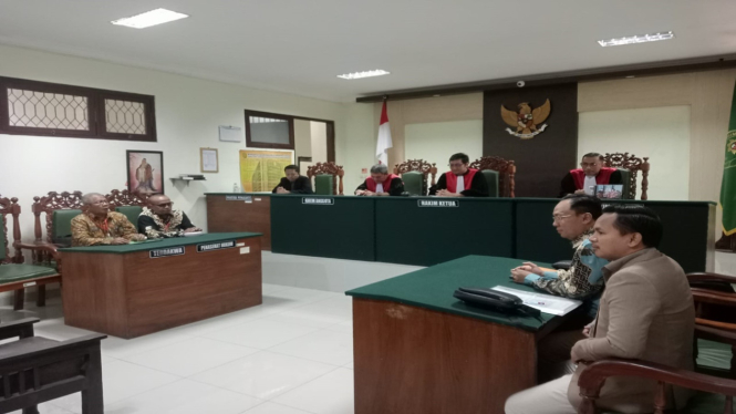  Suasana sidang gugatan Yeni dan Soetikno terhadap Diana Suwito dan Polisi