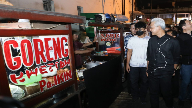 Bacapres Ganjar Pranowo menikmati malam hari di Kota Bandung