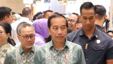 Presiden jokowi bersama Menteri Perdagangan Zulkifli Hasan di Inacraft 2023