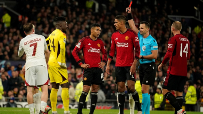 Casemiro dapat kartu merah saat Manchester United vs Galatasaray