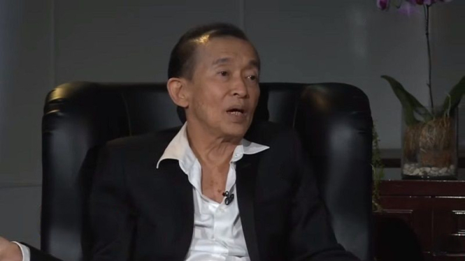 Ayah Mirna, Edi Darmawan Salihin bersama Karni Ilyas