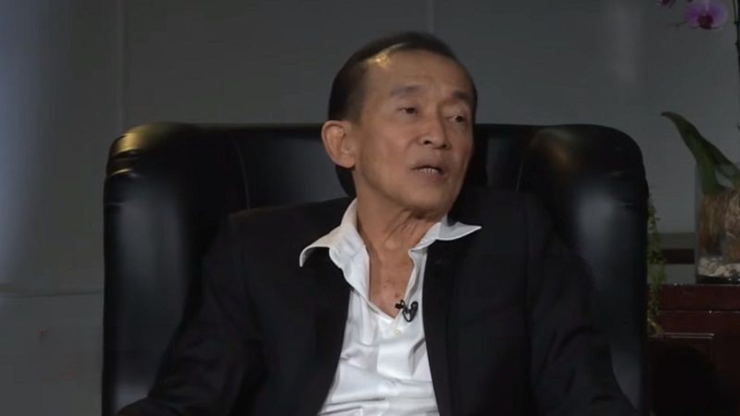 Ayah Mirna, Edi Darmawan Salihin bersama Karni Ilyas