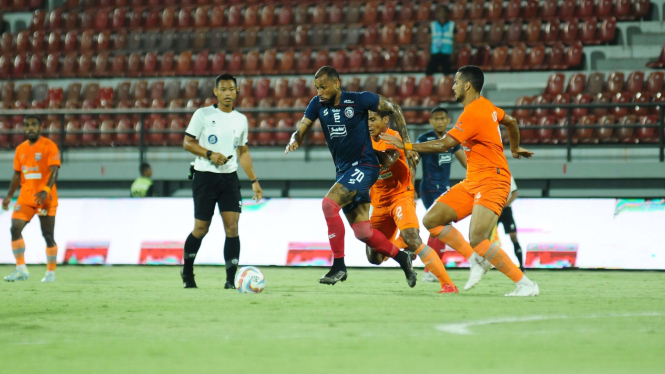 Duel Arema FC vs Borneo FC Samarinda