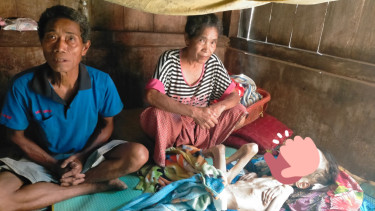 Kakek Konstantinus Min dan Nenek Dorotea Bubur menjaga Margareta