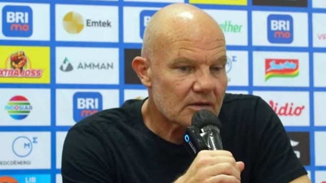 Pelatih PSS Sleman, Bertrand Crasson