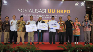 Bea Cukai hibahkan kendaraan bermotor ke Yayasan Sosial
