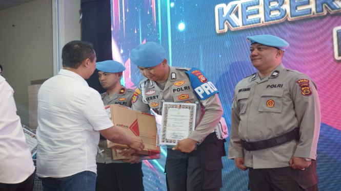 Tiga anggota Propam Polri dapatkan penghargaan dari Kapolri