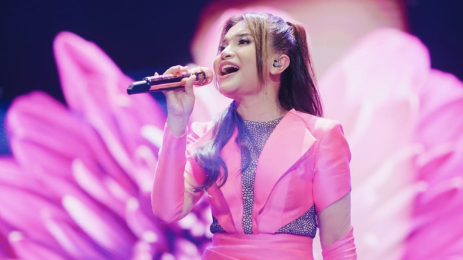 Rossa konser di Samarinda.