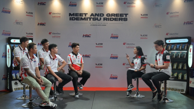Para pembalap yang disponsori Idemitsu