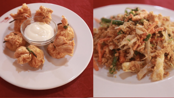 Ekado ikan ayam dan urap sayur.