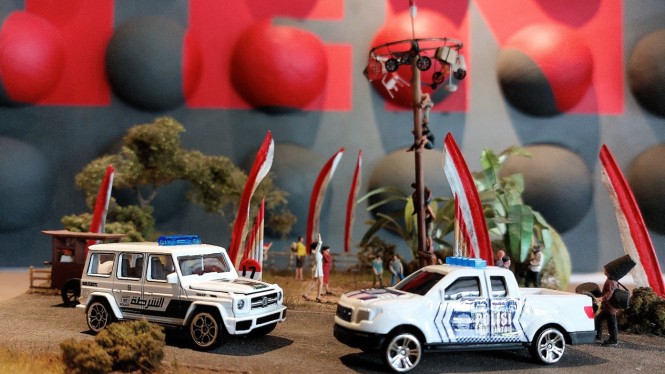 Mainan mobil miniatur atau Diecast
