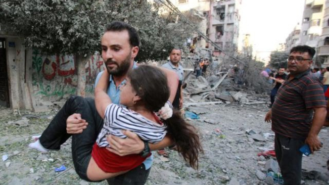VIVA Militer: Warga sipil Gaza, Palestina, pasca serangan udara militer Israel