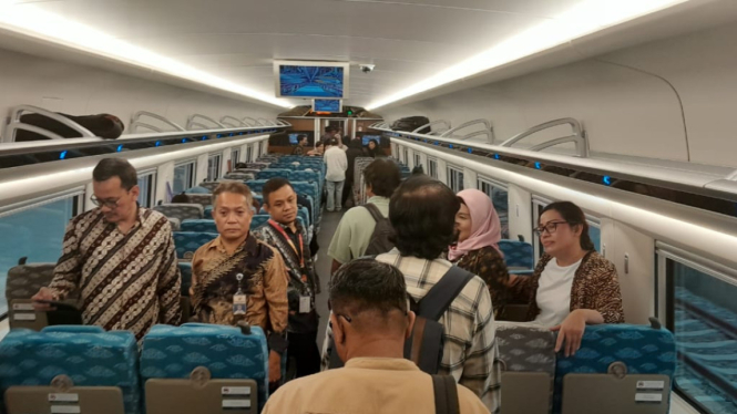 Interior kursi penumpang Kereta Cepat Jakarta Bandung