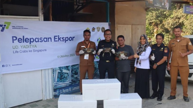 Bea Cukai antar ekspor perdana kepiting hidup