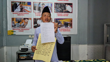Wakil Kepala Sekolah bidang Kesiswaan SMA Yupentek 2 Curug, Muhammad Farihin